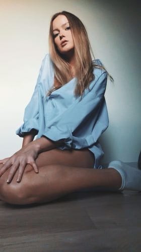 Alina OnlyFans young 3