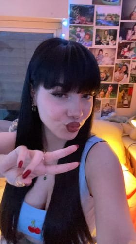 Elodie OnlyFans young 4